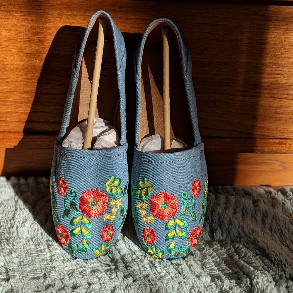 New Style Co, Nixine Slip-On Denim Floral Flats